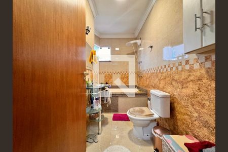Casa à venda com 239m², 4 quartos e 4 vagas Casa à venda com 239m², 4 quartos e 4 vagasBanheiro da Suíte