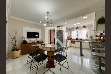 Casa à venda com 239m², 4 quartos e 4 vagas Casa à venda com 239m², 4 quartos e 4 vagasCozinha