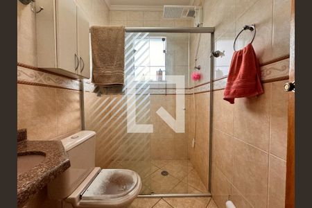 Casa à venda com 239m², 4 quartos e 4 vagas Casa à venda com 239m², 4 quartos e 4 vagasBanheiro