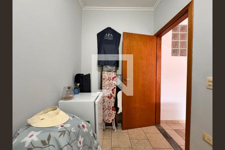 Casa à venda com 239m², 4 quartos e 4 vagas Casa à venda com 239m², 4 quartos e 4 vagasQuarto de Serviço