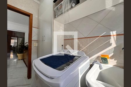 Casa à venda com 239m², 4 quartos e 4 vagas Casa à venda com 239m², 4 quartos e 4 vagasLavanderia