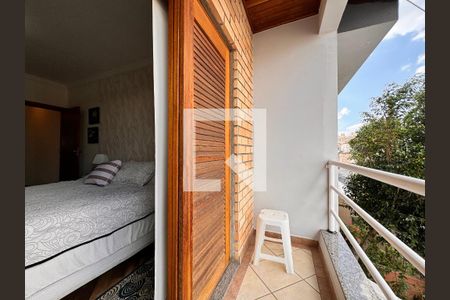 Casa à venda com 239m², 4 quartos e 4 vagas Casa à venda com 239m², 4 quartos e 4 vagasSacada