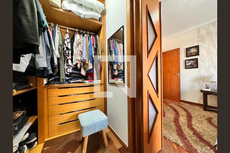 Casa à venda com 239m², 4 quartos e 4 vagas Casa à venda com 239m², 4 quartos e 4 vagasCloset da suíte