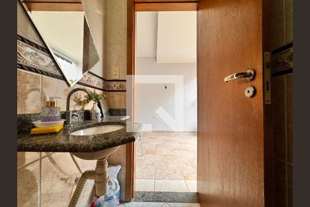 Casa à venda com 239m², 4 quartos e 4 vagas Casa à venda com 239m², 4 quartos e 4 vagasBanheiro de serviço