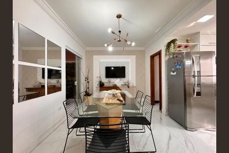 Casa à venda com 239m², 4 quartos e 4 vagas Casa à venda com 239m², 4 quartos e 4 vagasCozinha