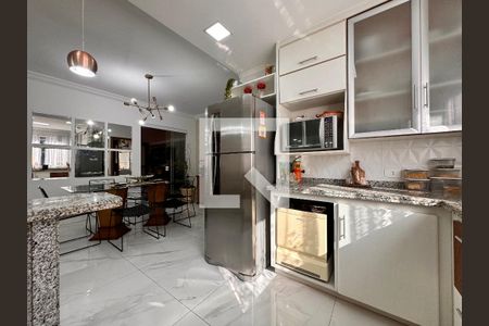 Casa à venda com 239m², 4 quartos e 4 vagas Casa à venda com 239m², 4 quartos e 4 vagasCozinha