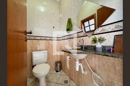 Casa à venda com 239m², 4 quartos e 4 vagas Casa à venda com 239m², 4 quartos e 4 vagasBanheiro de serviço
