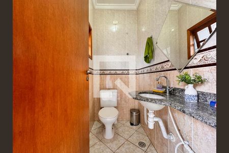 Casa à venda com 239m², 4 quartos e 4 vagas Casa à venda com 239m², 4 quartos e 4 vagasBanheiro de serviço