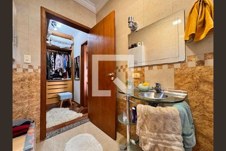 Casa à venda com 239m², 4 quartos e 4 vagas Casa à venda com 239m², 4 quartos e 4 vagasBanheiro da Suíte
