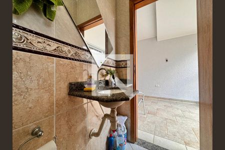 Casa à venda com 239m², 4 quartos e 4 vagas Casa à venda com 239m², 4 quartos e 4 vagasBanheiro de serviço