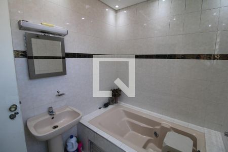 Casa à venda com 300m², 5 quartos e 2 vagasBanheiro 1