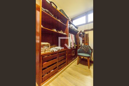Apartamento à venda com 320m², 3 quartos e 4 vagas Apartamento à venda com 320m², 3 quartos e 4 vagasCloset da suíte 1