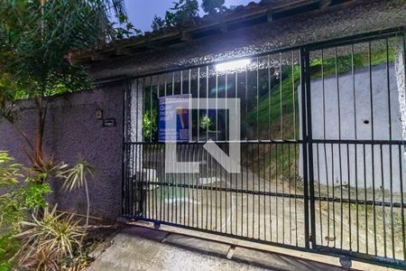 Casa à venda com 5000m², 4 quartos e 5 vagas Casa à venda com 5000m², 4 quartos e 5 vagasFachada