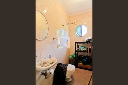 Casa à venda com 310m², 4 quartos e 2 vagas Casa à venda com 310m², 4 quartos e 2 vagasBanheiro de Serviço