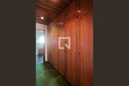 Casa à venda com 310m², 4 quartos e 2 vagas Casa à venda com 310m², 4 quartos e 2 vagasCloset da suíte