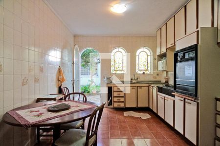 Casa à venda com 310m², 4 quartos e 2 vagas Casa à venda com 310m², 4 quartos e 2 vagasCozinha