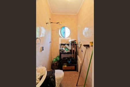 Casa à venda com 310m², 4 quartos e 2 vagas Casa à venda com 310m², 4 quartos e 2 vagasBanheiro de Serviço