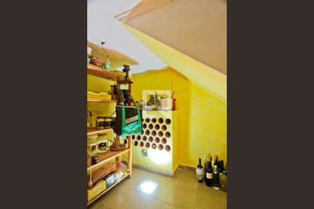 Casa à venda com 310m², 4 quartos e 2 vagas Casa à venda com 310m², 4 quartos e 2 vagasAdega