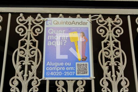 Casa à venda com 310m², 4 quartos e 2 vagas Casa à venda com 310m², 4 quartos e 2 vagasFachada