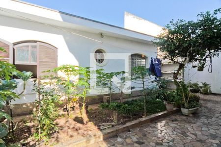 Casa à venda com 310m², 4 quartos e 2 vagas Casa à venda com 310m², 4 quartos e 2 vagasÁrea externa