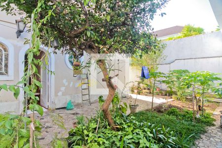 Casa à venda com 310m², 4 quartos e 2 vagas Casa à venda com 310m², 4 quartos e 2 vagasÁrea externa