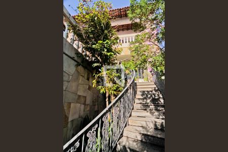 Casa à venda com 310m², 4 quartos e 2 vagas Casa à venda com 310m², 4 quartos e 2 vagasÁrea externa