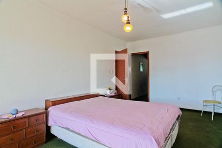 Casa à venda com 310m², 4 quartos e 2 vagas Casa à venda com 310m², 4 quartos e 2 vagasSuíte