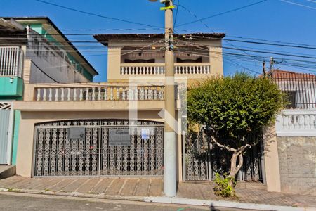 Casa à venda com 310m², 4 quartos e 2 vagas Casa à venda com 310m², 4 quartos e 2 vagasFachada