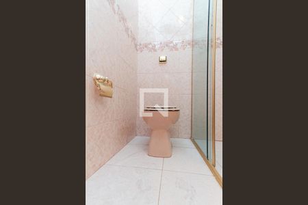 Casa à venda com 450m², 4 quartos e 6 vagas Casa à venda com 450m², 4 quartos e 6 vagasBanheiro da Suíte 4