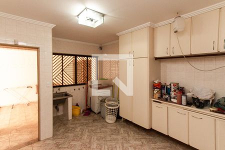 Casa à venda com 450m², 4 quartos e 6 vagas Casa à venda com 450m², 4 quartos e 6 vagasÁrea de Serviço