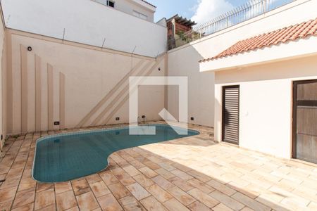 Casa à venda com 450m², 4 quartos e 6 vagas Casa à venda com 450m², 4 quartos e 6 vagasPiscina