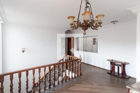 Casa à venda com 450m², 4 quartos e 6 vagas Casa à venda com 450m², 4 quartos e 6 vagasSala de Estar