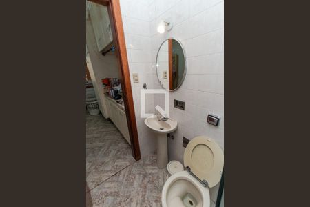 Casa à venda com 450m², 4 quartos e 6 vagas Casa à venda com 450m², 4 quartos e 6 vagasBanheiro de Serviço