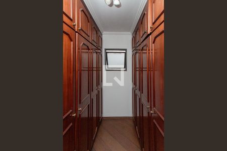Casa à venda com 450m², 4 quartos e 6 vagas Casa à venda com 450m², 4 quartos e 6 vagasCloset das Suítes 1 e 2