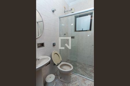 Casa à venda com 450m², 4 quartos e 6 vagas Casa à venda com 450m², 4 quartos e 6 vagasBanheiro de Serviço