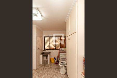Casa à venda com 450m², 4 quartos e 6 vagas Casa à venda com 450m², 4 quartos e 6 vagasÁrea de Serviço