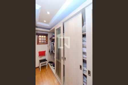 Casa para alugar com 500m², 5 quartos e 8 vagasCloset da suíte 1