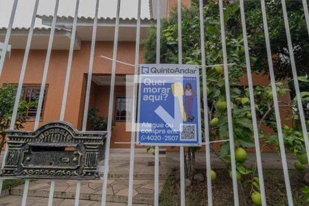 Casa para alugar com 500m², 5 quartos e 8 vagasFachada-Instalação de Plaquinhas