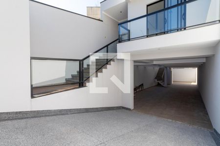 Casa à venda com 169m², 3 quartos e 6 vagas Casa à venda com 169m², 3 quartos e 6 vagasGaragem