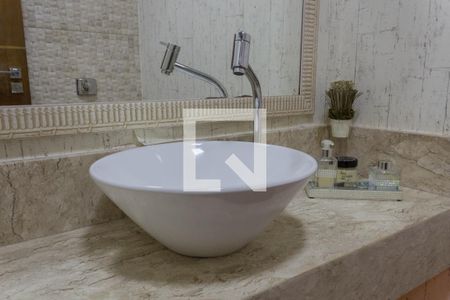 Casa à venda com 236m², 4 quartos e 2 vagasLavabo