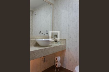 Casa à venda com 236m², 4 quartos e 2 vagasLavabo