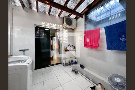 Casa à venda com 68m², 2 quartos e 1 vagaÁrea de Serviço