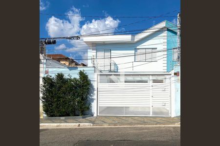 Casa à venda com 85m², 2 quartos e 2 vagas Casa à venda com 85m², 2 quartos e 2 vagasFachada