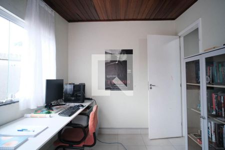 Casa à venda com 200m², 3 quartos e 3 vagasQuarto de Serviço