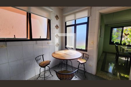 Apartamento à venda com 190m², 4 quartos e 2 vagasCozinha 