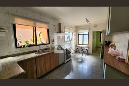 Apartamento à venda com 190m², 4 quartos e 2 vagasCozinha 