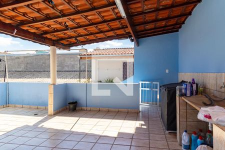 Casa à venda com 250m², 2 quartos e 2 vagas Casa à venda com 250m², 2 quartos e 2 vagasÁrea de Serviço