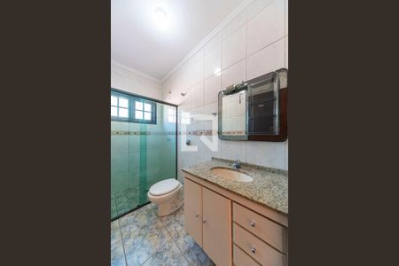 Casa à venda com 159m², 3 quartos e 4 vagasBanheiro do Quarto 1