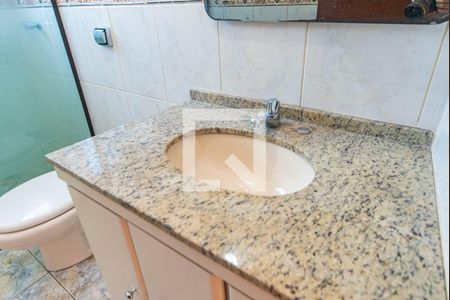 Casa à venda com 159m², 3 quartos e 4 vagasBanheiro do Quarto 1