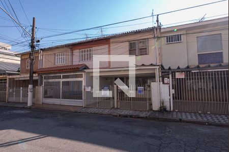 Casa à venda com 150m², 3 quartos e 2 vagas Casa à venda com 150m², 3 quartos e 2 vagasFachada